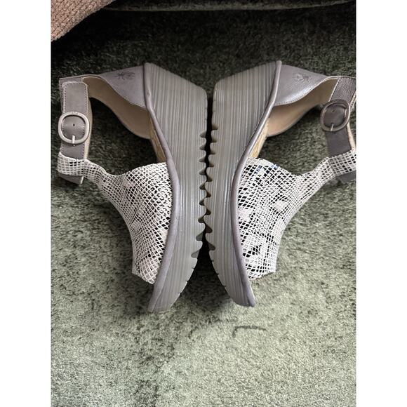 Fly London Yosi Snakeskin Gray White Wedge Open Toe Sandals Size 39 US 8-8.5 New - Picture 6 of 9